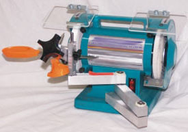 Image of a scissors grinder